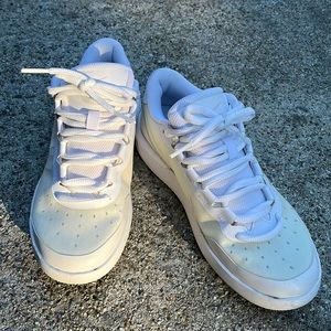 New Nike size 6.5 tennis shoes